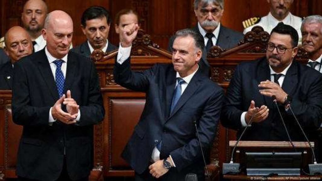 Yamandú Orsi se juramenta como nuevo presidente de Uruguay