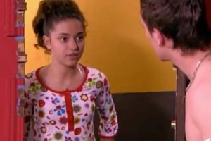 Qué fue de Denise Maestre, la joven actriz de 'Aquí no hay quien viva' que abandonó la interpretación poco después de la mítica comedia para ser culturista