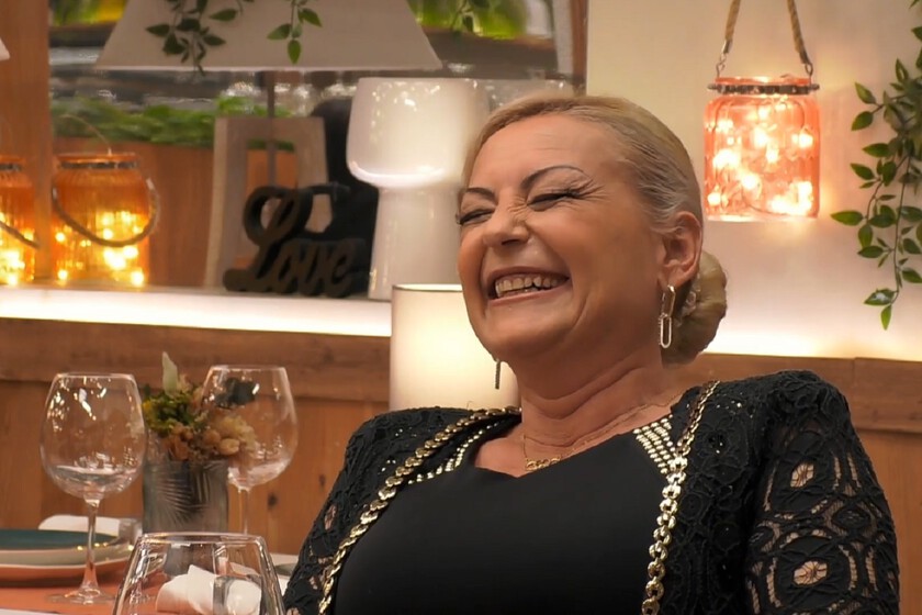'First Dates', a una soltera de Valencia le da un ataque de risa en su cita. "Te ha dado una especie de soponcio"