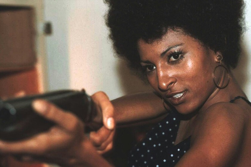 Pam Grier, la reina del Blaxploitation, asegura que el término se acuñó para alejar al público negro de los cines. "Fue una estrategia de marketing político"