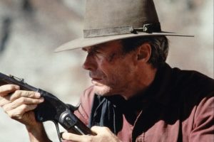 Clint Eastwood estuvo a punto de rechazar 'Sin perdón' por una crítica muy negativa del guion. Hoy la tiene colgada en su despacho