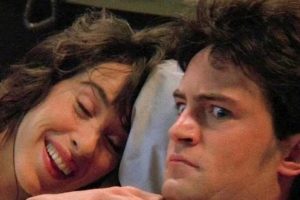 La actriz que fue Janice en 'Friends' cree que Matthew Perry se le apareció en forma de halcón después de su muerte. "Fue un momento increíble"