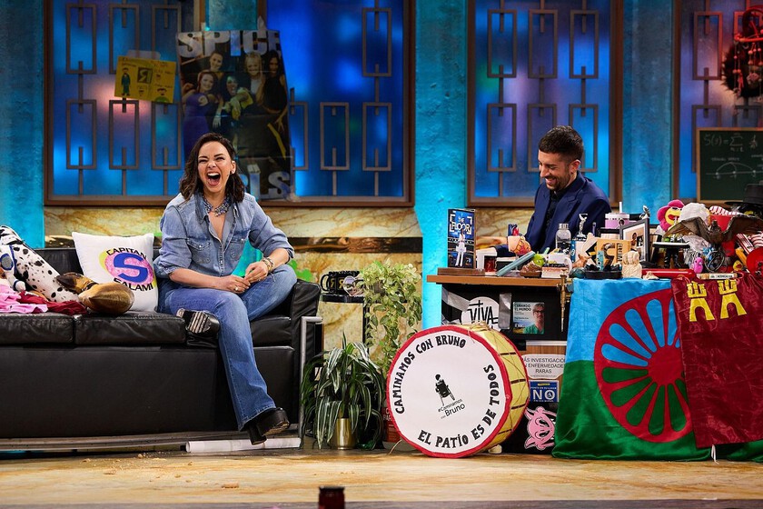 Chenoa sorprende a David Broncano con su anécdota sobre el rey emérito y la familia real. "Le dio así en la espalda y le dijo: ¿Qué pasa, príncipe?"