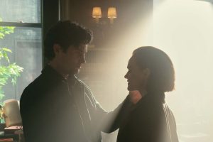 "La mandé al garete". El protagonista de 'You' ha roto su propia norma de "cero escenas de sexo" en la serie de Netflix