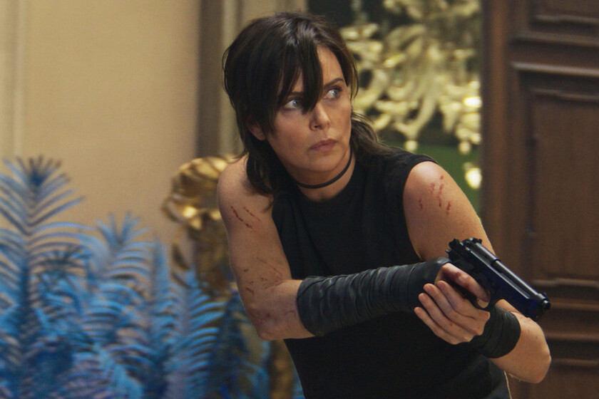 Cinco años después, Charlize Theron nos recuerda que tiene una saga de fantasía en Netflix. Y que es la mejor dando patadas