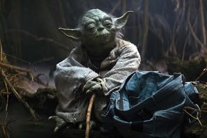 Llevábamos décadas preguntándonos por qué Yoda habla así. George Lucas acaba de dar la respuesta