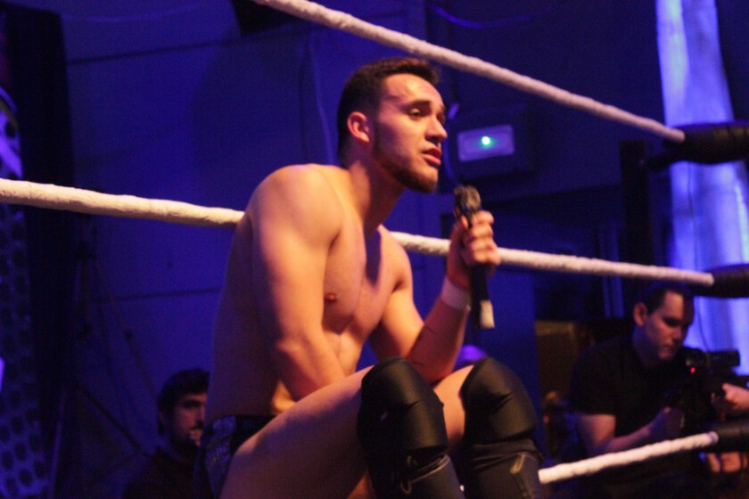 Con 10 años soñó en convertirse en el primer luchador español de 'Pressing Catch' y Carlos ha logrado hacerlo realidad: "Tomé la decisión correcta"