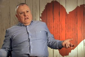 'First Dates', a este soltero de Barcelona le falta calle para correr a la hora de tomar una decisión sobre su cita. "Es una señora que parece mi madre"