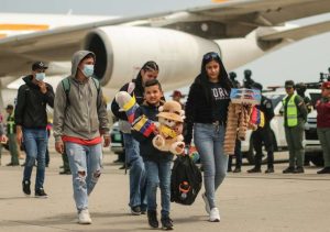 208 nuevos connacionales arribaron al país provenientes de EEUU