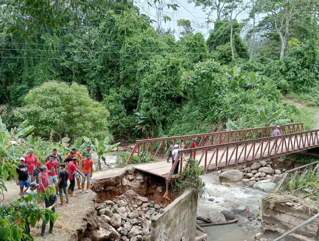 449 familias quedaron aisladas tras colapso de vías de acceso Barinas