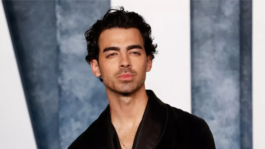 Joe Jonas sorprende a sus fans sirviendo café en panadería venezolana de Miami
