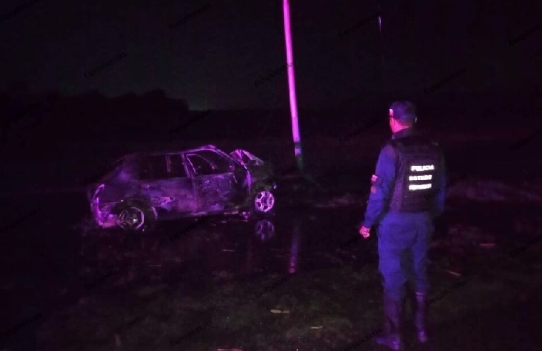 Mueren carbonizados cuatro hombres en violento choque de un carro en Portuguesa