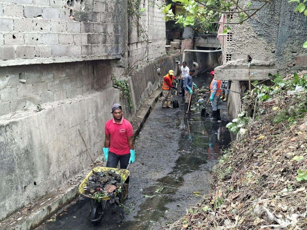 Aplican plan preventivo de lluvias con limpieza de quebradas en Yare