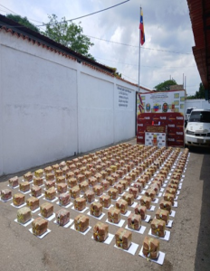 Atraparon a dos hombres con 202 panelas de pólvora