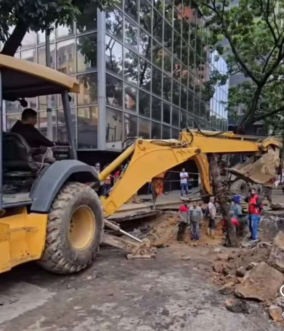 Autoridades y comuna se activaron en la Avenida Solano tras hundimiento de la vía