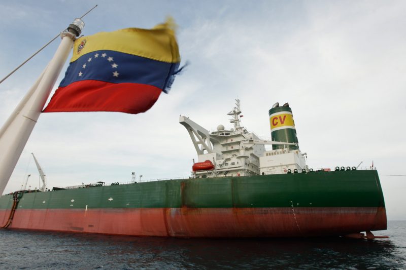 Venezuela prevé exportar nueva mezcla de crudo antes del vencimiento de las licencias petroleras