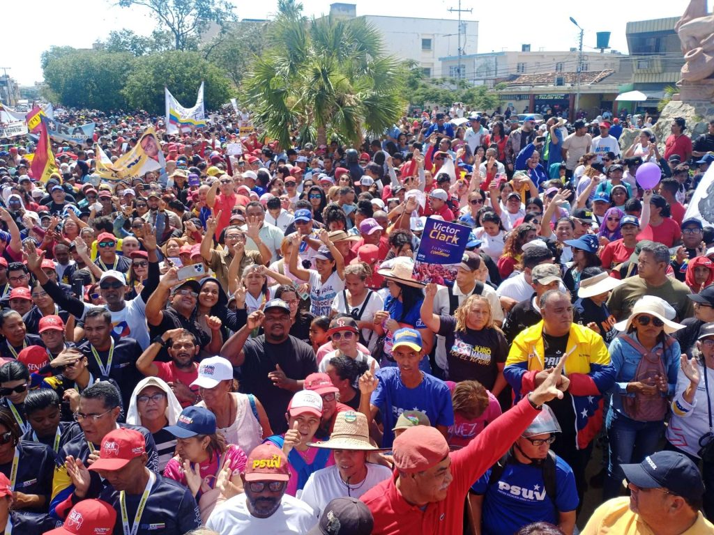 Candidatos a las gobernaciones formalizan inscripción ante el CNE