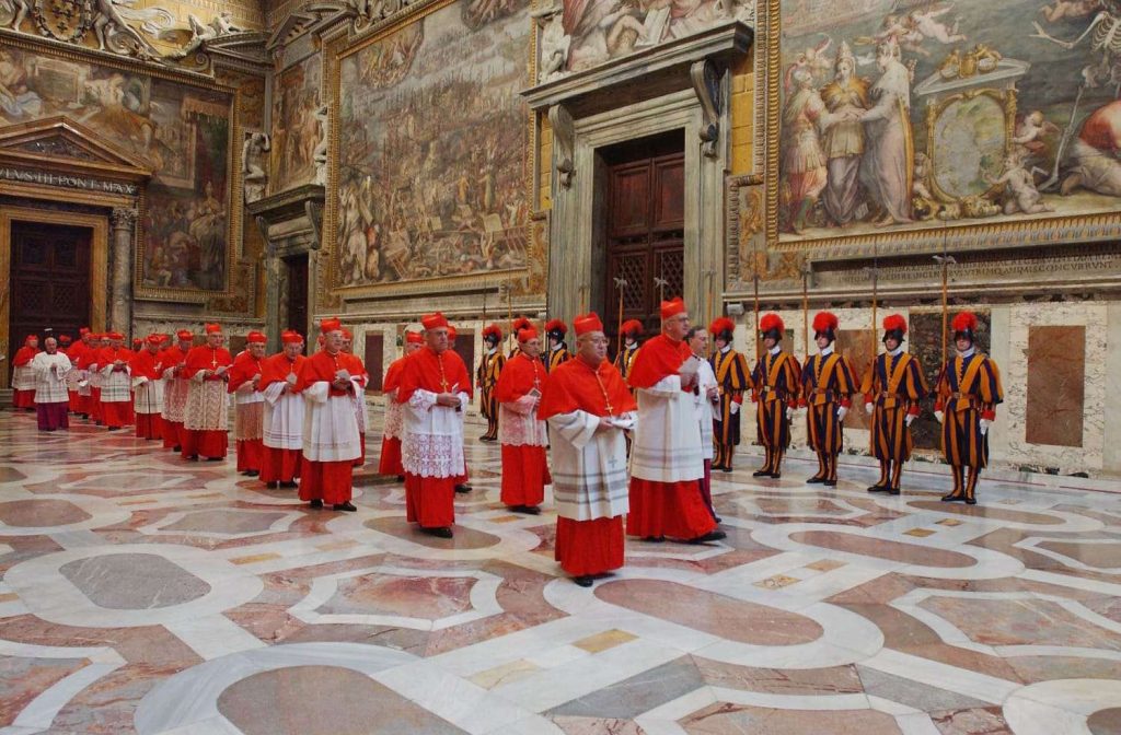 Cardenales de la línea de Francisco suenan como favoritos a sucederlo