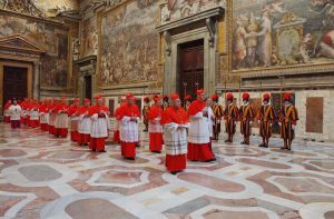 Cardenales de la línea de Francisco suenan como favoritos a sucederlo