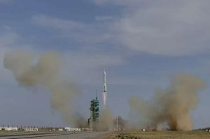 China realizó lanzamiento de nave espacial tripulada Shenzhou-20
