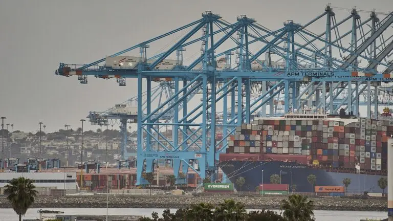 China responderá a EEUU con nuevas medidas si impone aranceles a sus buques