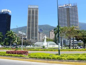 Cierre parcial de vías en Plaza Venezuela por trabajos de rehabilitación
