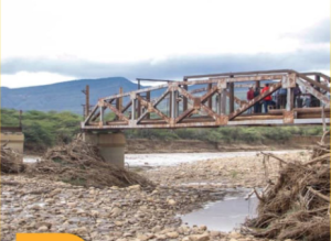 Comunas del occidente falconiano construyen puente y tanques de agua