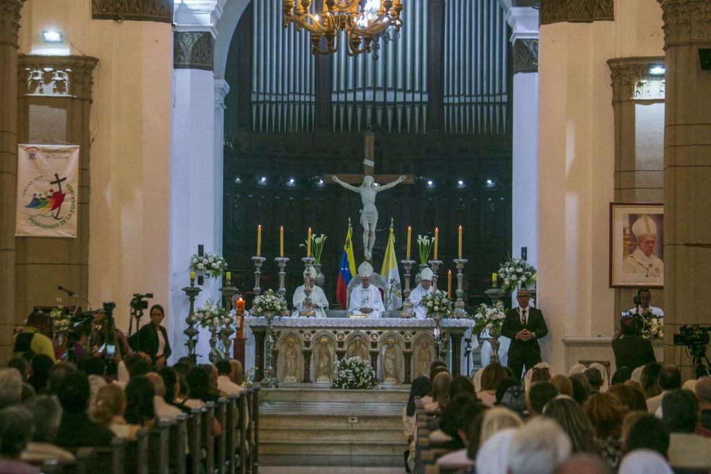 Con misa en la Catedral de Caracas despidieron al Papa de los Pobres
