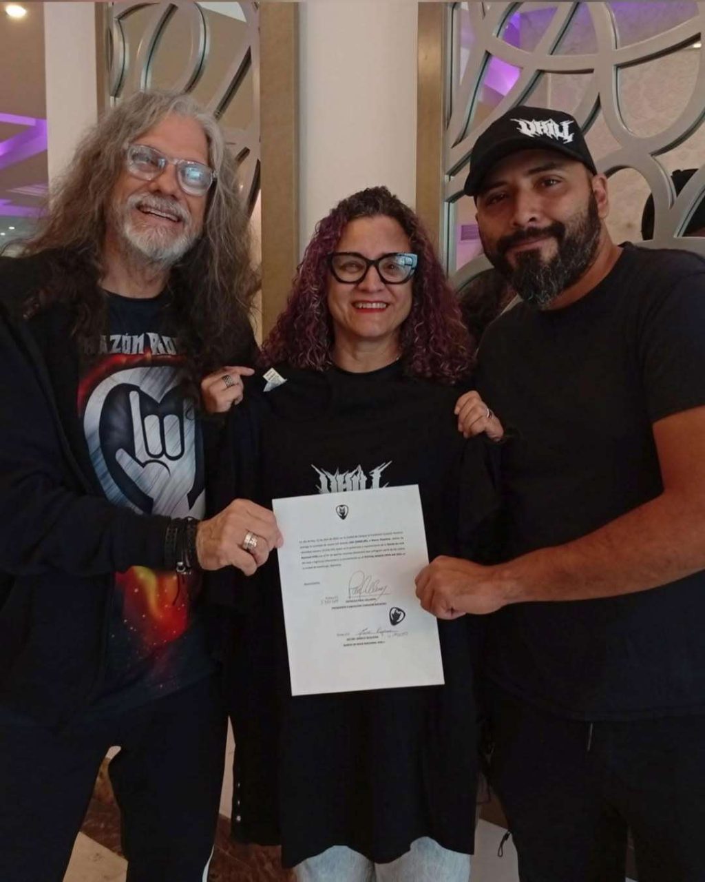 Corazón Rockero apoya a la banda VHILL