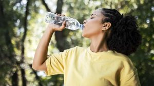 El agua alcalina ayuda a mejorar la salud