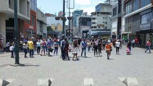 El cacareo de un gallo trajo discordia a comunidad