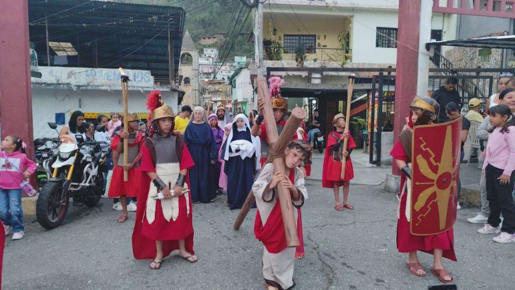 En Mérida y Miranda se realizó el vía crucis como demostración de fe