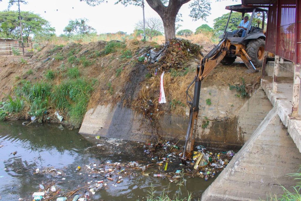 En Turmero apuran limpieza de drenajes ante intensas precipitaciones