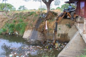 En Turmero apuran limpieza de drenajes ante intensas precipitaciones