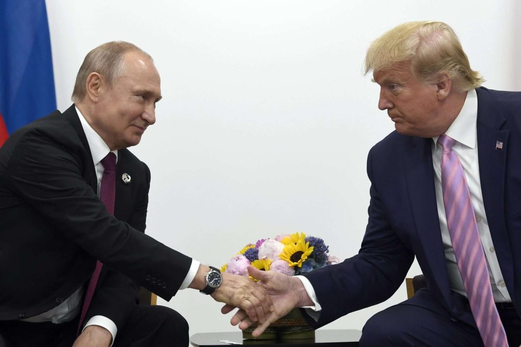 Equipos de Trump y Putin alistan reunión de ambos presidentes