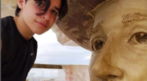 Joven artista esta elaborando la escultura 'más grande del mundo' de José Gregorio Hernández