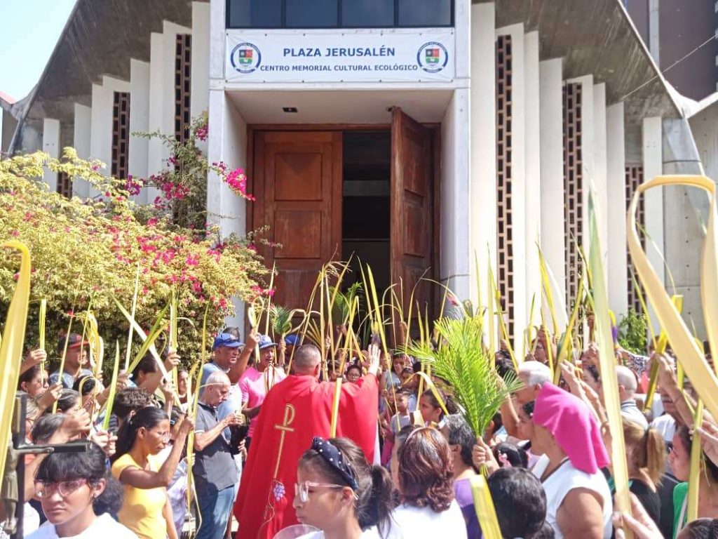 Feligreses celebraron el Domingo de Ramos dando inicio a la Semana Santa