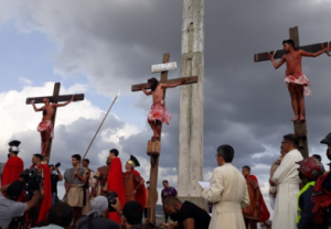 Feligreses de Petare reviven la pasión de Cristo en el tradicional Viacrucis