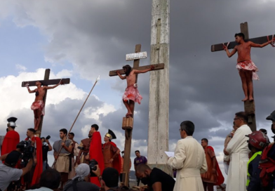 Feligreses de Petare reviven la pasión de Cristo en el tradicional Viacrucis