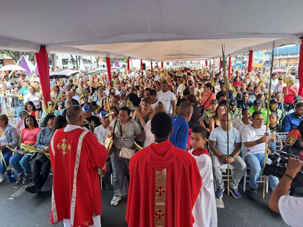 Feligreses pidieron por la paz de Venezuela y protección a los migrantes