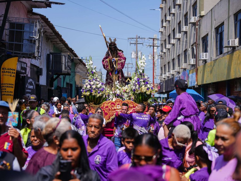 Feligreses recorrieron las calles del país junto al Nazareno