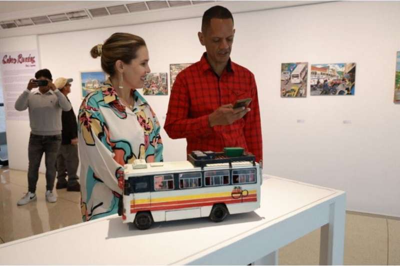 Inauguraron Sobre ruedas del artista Noel Lezama
