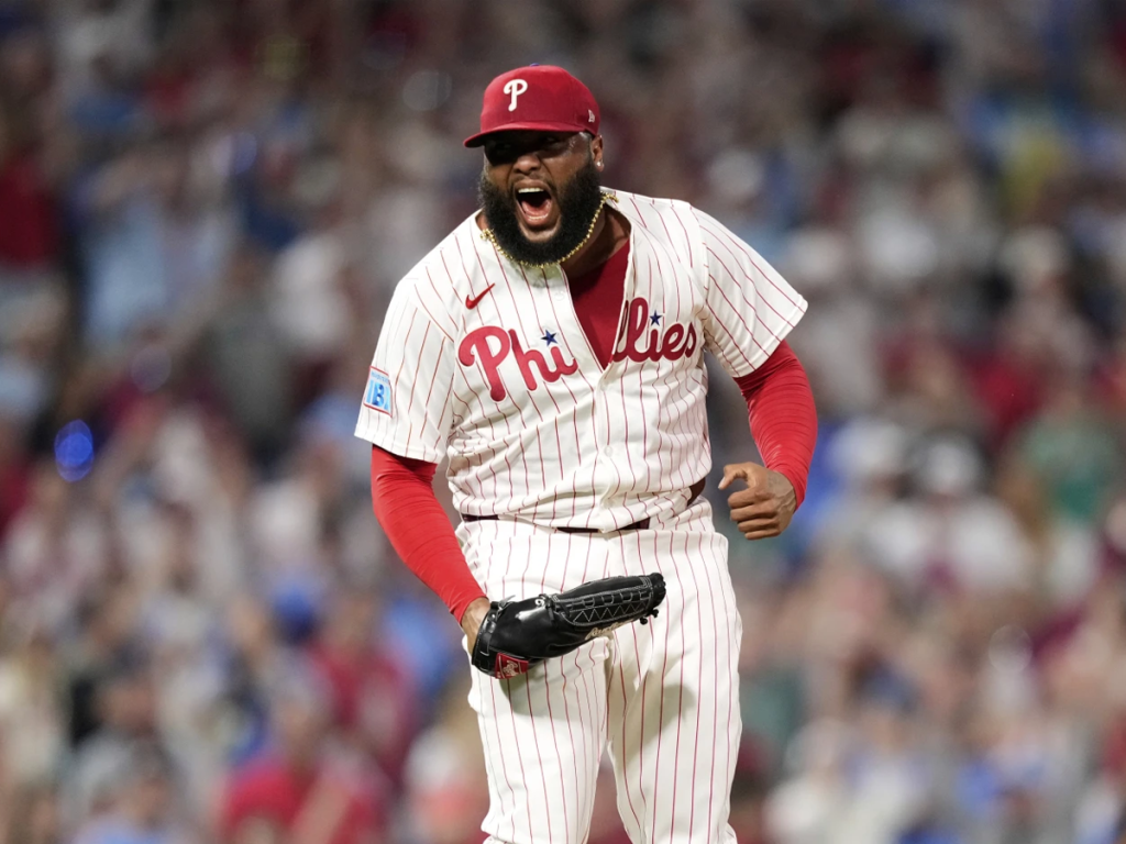 José Alvarado saca la cara por el bullpen de Filis