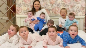 tiene 26 años, 22 hijos y planea llegar a los 100 mediante gestación subrogada