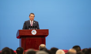 China trabajará con UE para promover desarrollo sólido y constante de las relaciones, dice premier chino