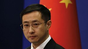 Imposición de «aranceles recíprocos» por parte de EEUU priva a países, especialmente del Sur Global, de derecho al desarrollo, afirma portavoz de cancillería china