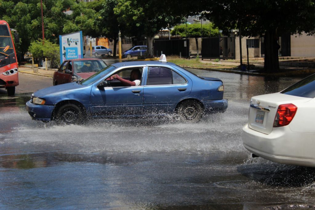 Intensas lluvias estremecen a Maracaibo este 23 de abril