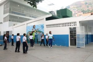 Más de 500 estudiantes de escuela de La Vega beneficiados con el PAE