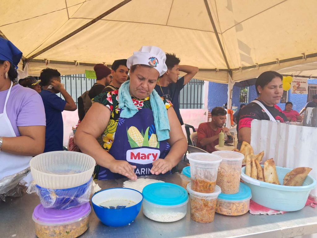 Más de 70 emprendedoras participan en la feria de las Empanadas en Cumaná 