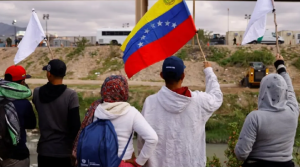 Jueza de EEUU bloquea revocación del 'parole' para migrantes de Cuba, Haití, Nicaragua y Venezuela